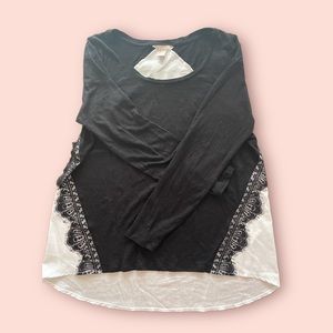 Banana Republic Knit and Silky Top with lace details. Size L.